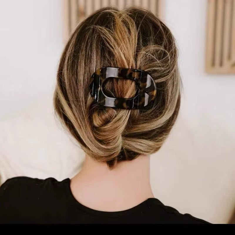 Fashion Oval Hair Claw Clip for Women New Design Leopard Matte Curved Flat Styling Barrettes Acrylic Lying down Hair Accessories