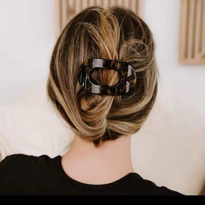 Fashion Oval Hair Claw Clip for Women New Design Leopard Matte Curved Flat Styling Barrettes Acrylic Lying down Hair Accessories